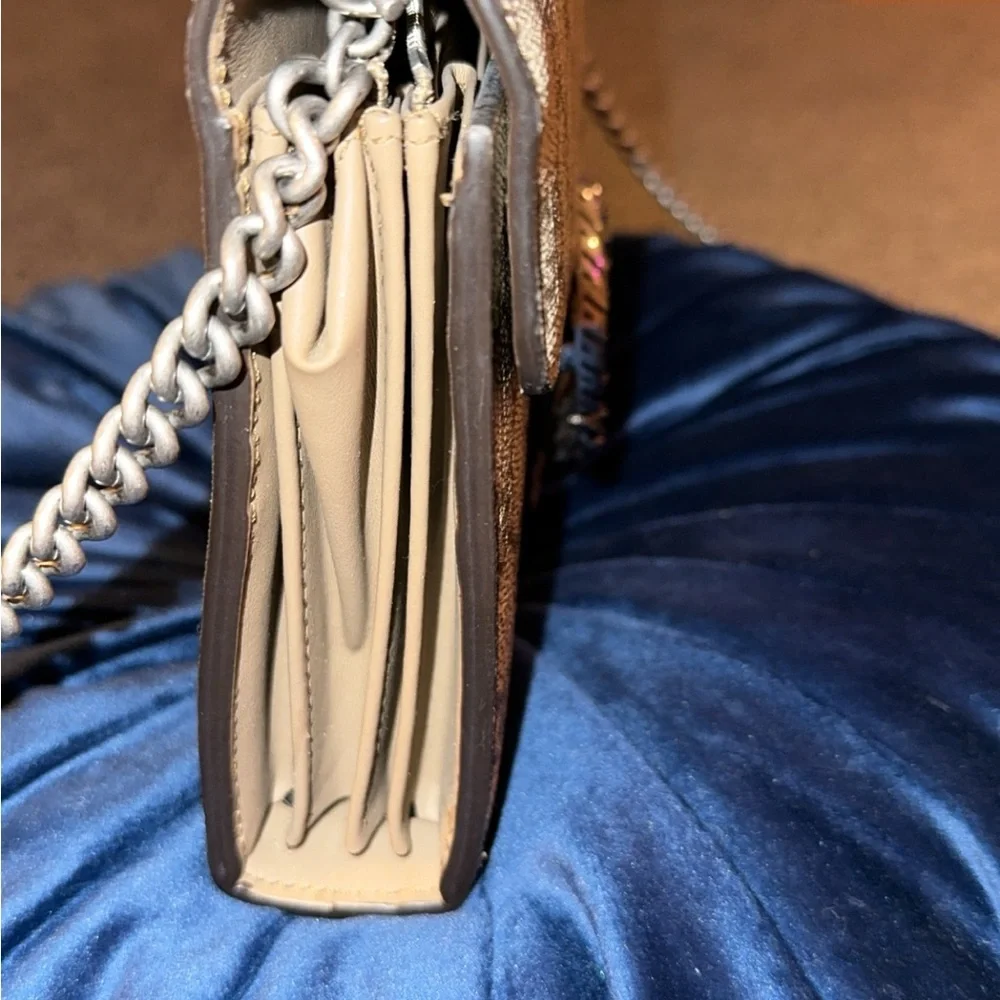 Authentic Gucci Chain Wallet - Picture 6 of 7